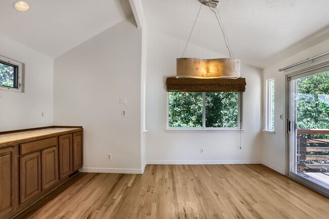 Building Photo - Gorgeous and Airy N. Boulder 4 bed, 3 bath in Quiet Cul-de-Sac - AVAILABLE NOW