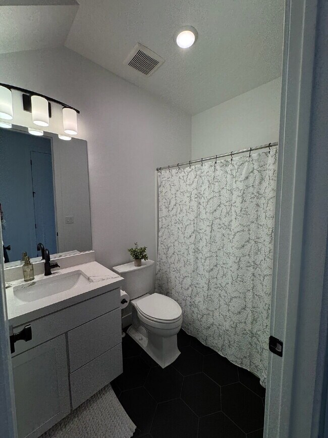 Building Photo - "Spacious 4-Bed Townhouse with Scenic Views & Rooftop Patio in American Fork!"