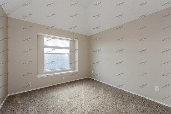 Building Photo - 2411 Weatherby Dr