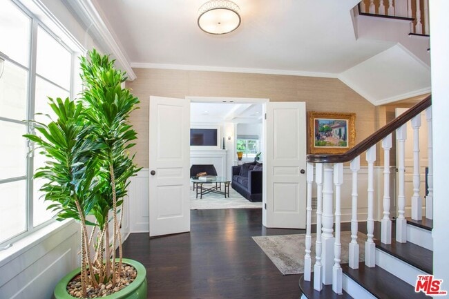 Building Photo - 1515 N Doheny Dr