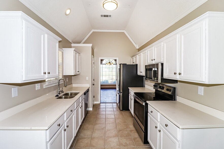 Building Photo - 383 N Ericson Rd