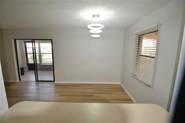 Building Photo - 3399 Mermoor Dr