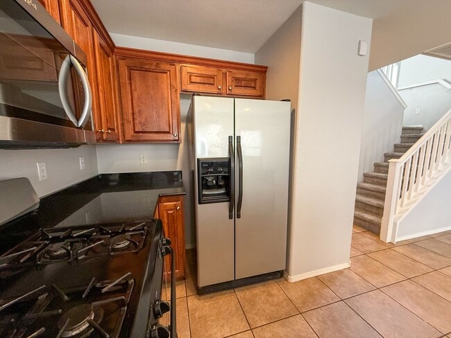 Building Photo - Charming 3/BD 2.5/ BA Home in Centennial with Spacious Backyard