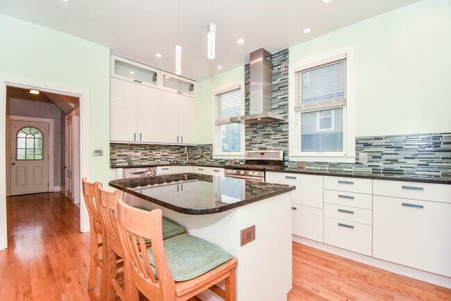 Building Photo - 86 Edwards St