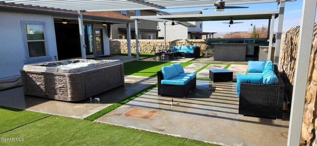 Building Photo - 7369 Dewberry Dr