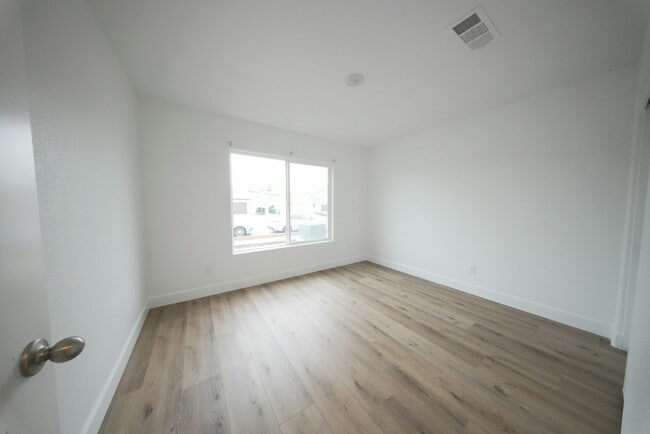 Building Photo - 547 Virginia Ave