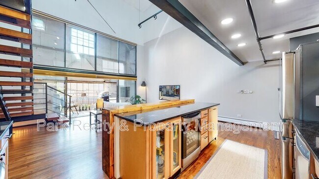 Building Photo - 3377 Blake St