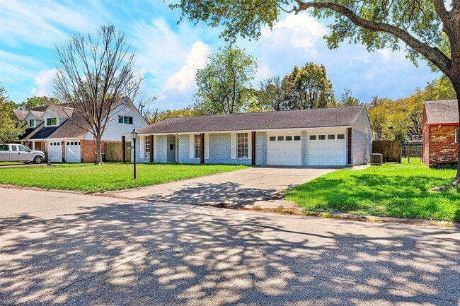 Building Photo - 9611 Highmeadow Dr