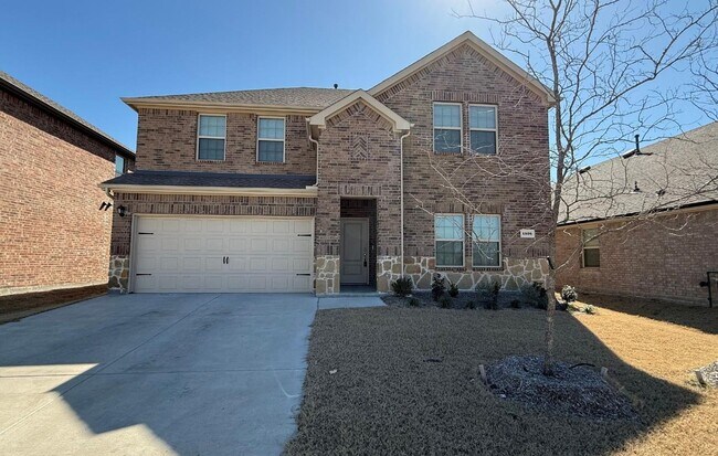 Building Photo - This spacious 2,683 sq. ft. two-story home features 4 bedrooms and 2 bathrooms, offering a well-d...