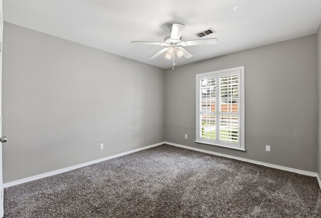 Building Photo - 7215 Ridge Oak Dr