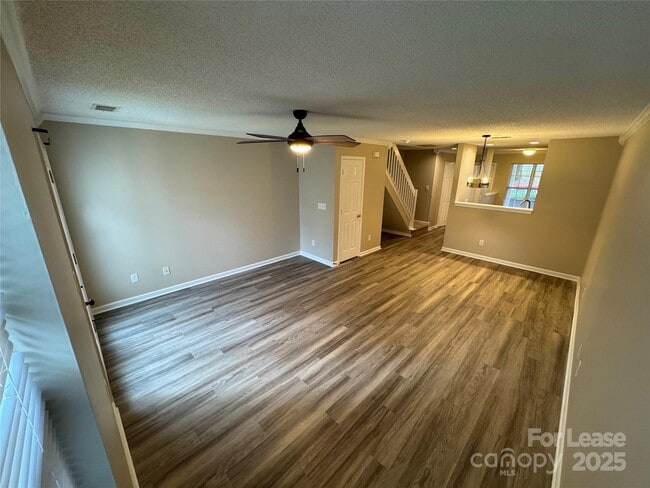 Building Photo - 10165 Forest Landing Dr