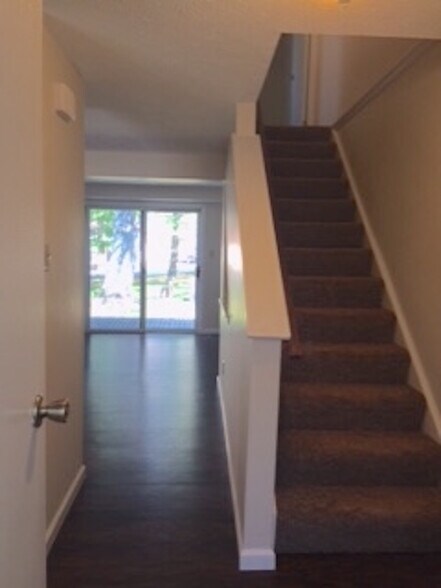 Building Photo - 167 Scott Ln