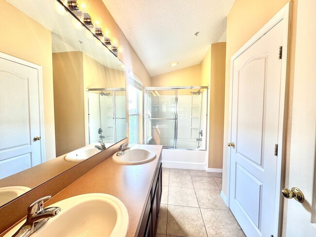 Building Photo - 6464 S Goldenrod Rd