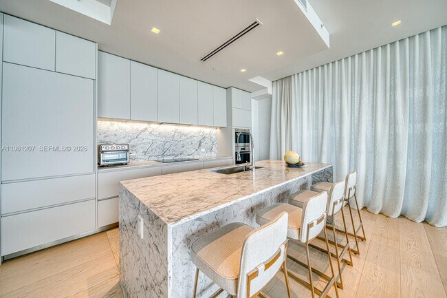 Building Photo - 5775 Collins Ave