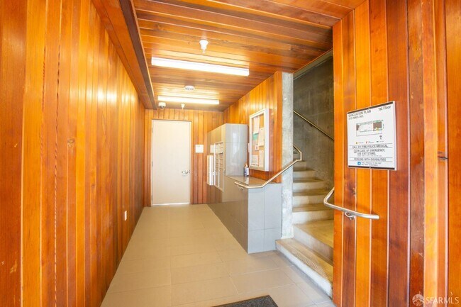 Building Photo - 570 Innes Ave