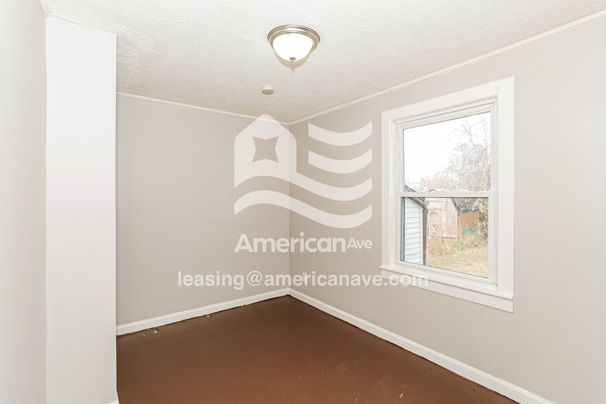 Building Photo - 4222 Myrtle Ave