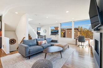 Building Photo - 2323 W Crockett St