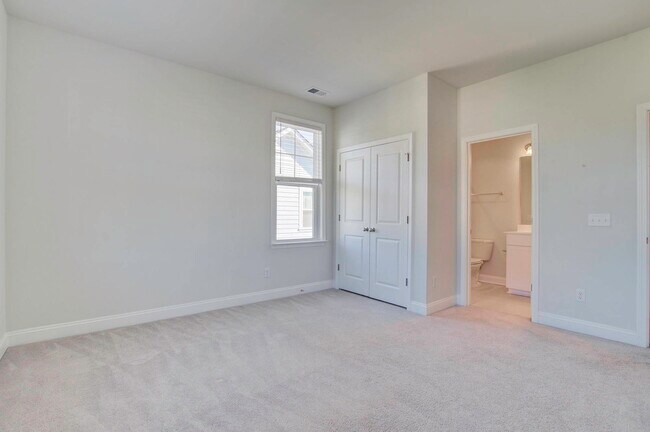 Building Photo - 612 Heartwood Ln