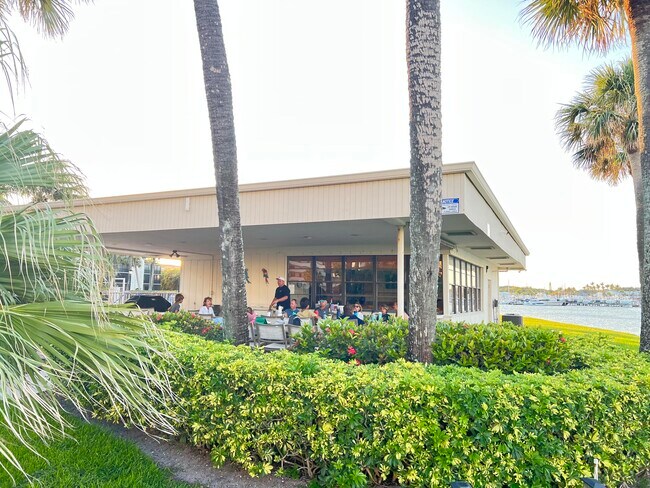 Building Photo - 100 Intracoastal Pl