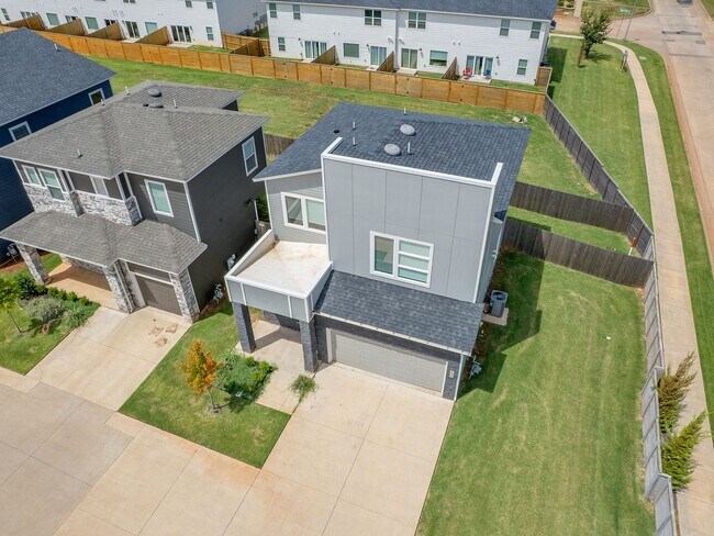 Building Photo - Beautiful New Construction Home in Edmond/...