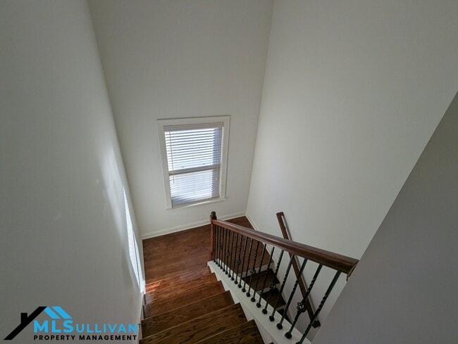 Building Photo - 833 Poplar St