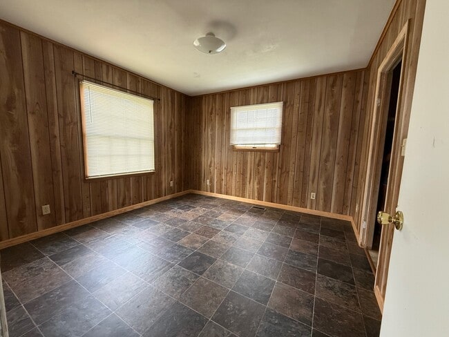 Building Photo - 308 Poplar St