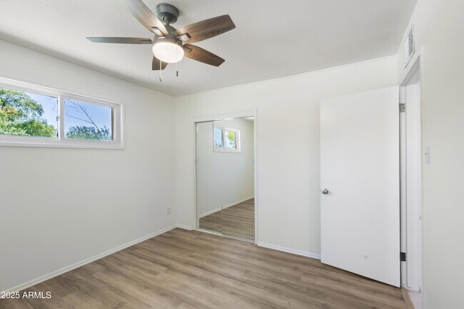 Building Photo - 5742 N 12th Pl