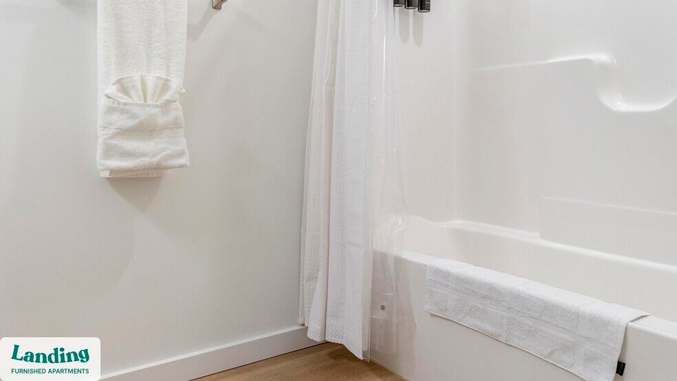 Building Photo - 650 N Main St