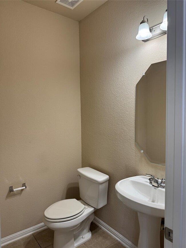 Building Photo - 7220 Wyoming Springs Dr