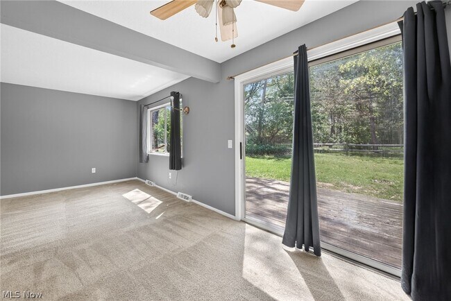 Building Photo - 9582 Fernwood Dr