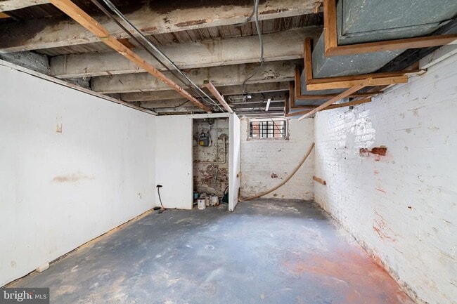 Building Photo - 113 S Curley St