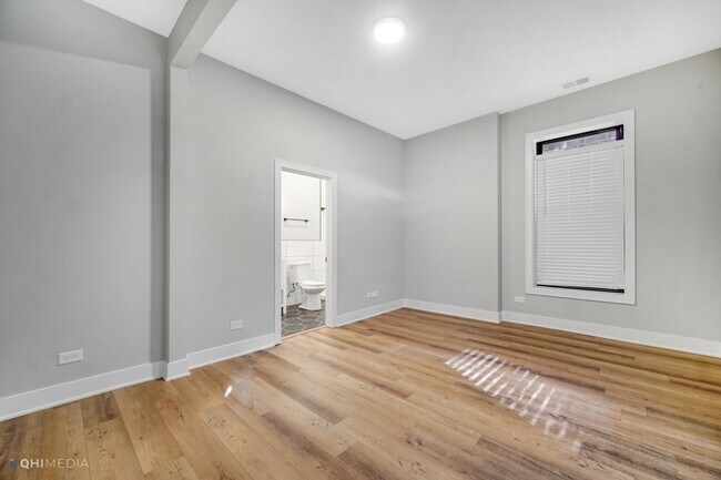 Building Photo - 2735 W Polk St