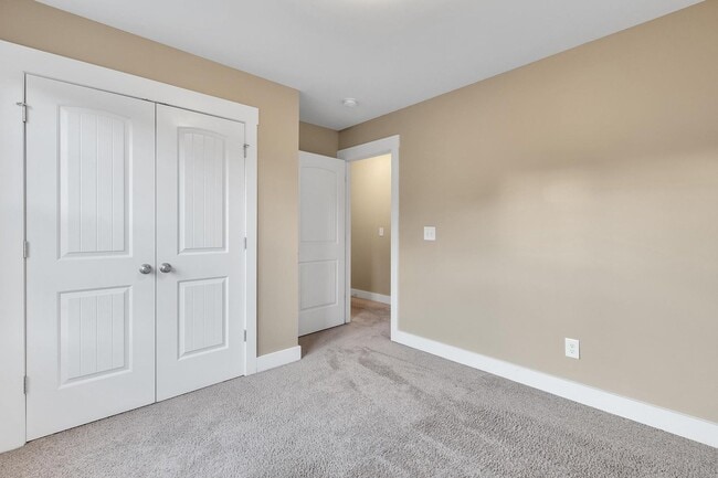 Building Photo - Beautiful 3 Bedroom with bonus in Sneads Ferry