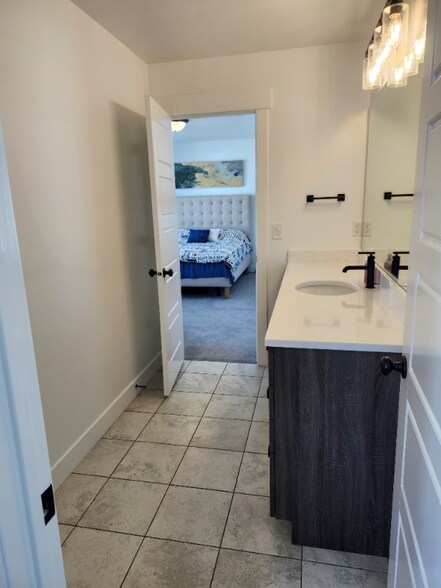 Building Photo - 99 N Lasalle Dr