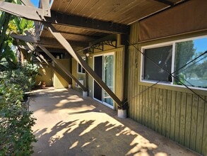 Building Photo - Updated 1BR/1BA apartment