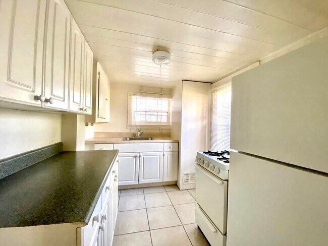 Building Photo - 2105 Ponce De Leon Ave