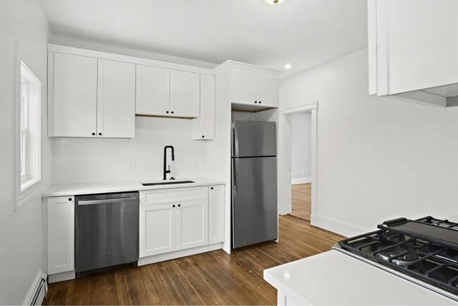 Building Photo - 38 Woodford St