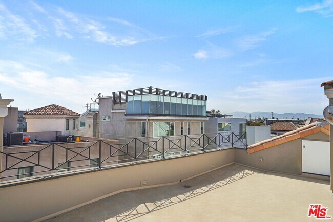 Building Photo - 115 Ketch Mall