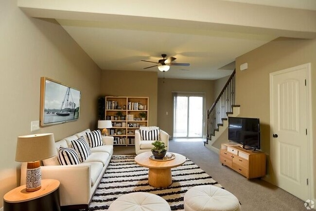 Building Photo - Eagle Creek Townhomes: Welcome spring with savings - $500 rent credit - Ask how!