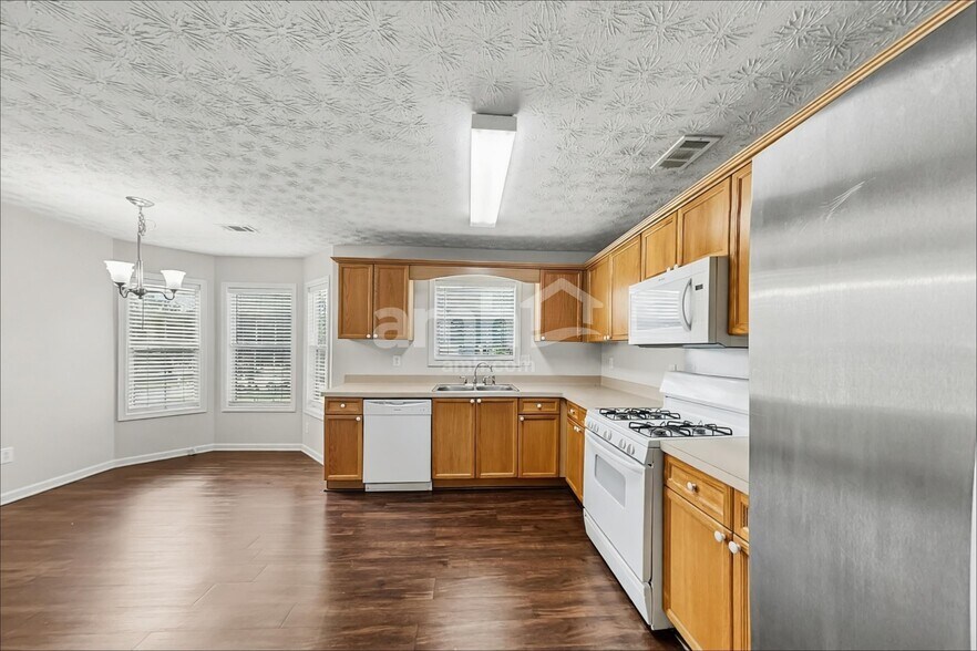 Building Photo - 1552 Armende Cir