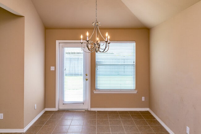 Building Photo - 3809 Los Arroyos Dr