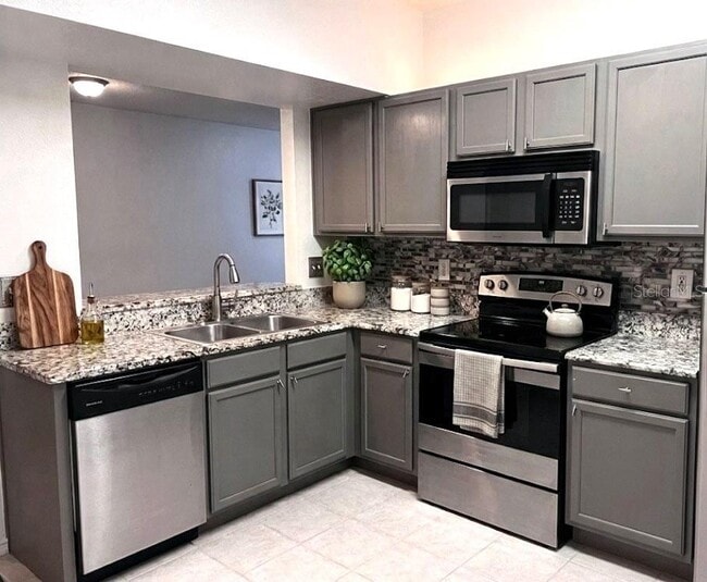 Building Photo - 9520 Amberdale Ct