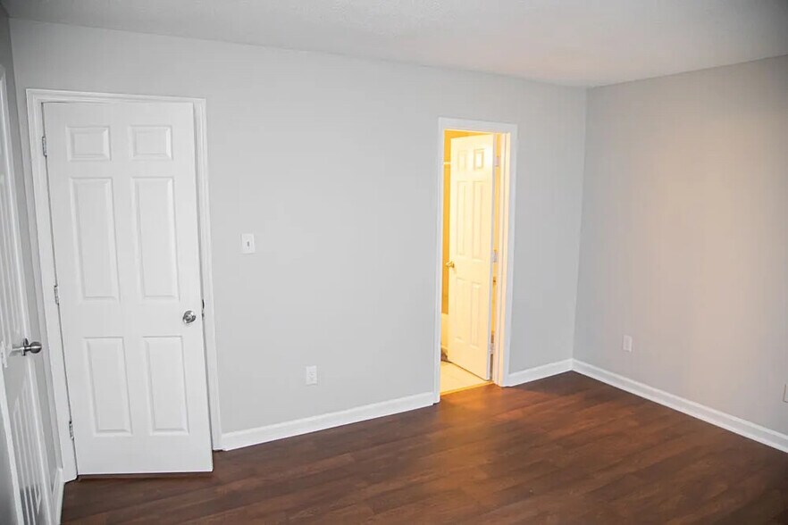 Building Photo - Room in Townhome on Bona Ct