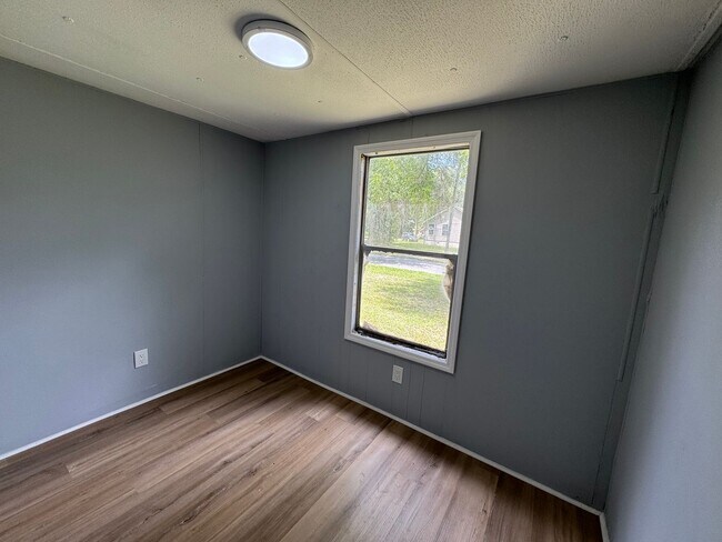 Building Photo - 3 Bedroom / 2 Bath Single-Wide Home – Live Oak, FL