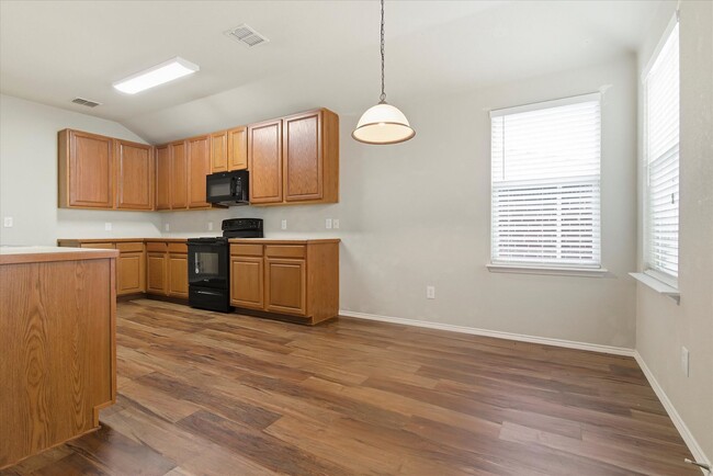 Building Photo - Great House in Quiet Neighborhood