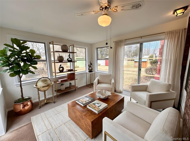 Building Photo - 10 Smith St