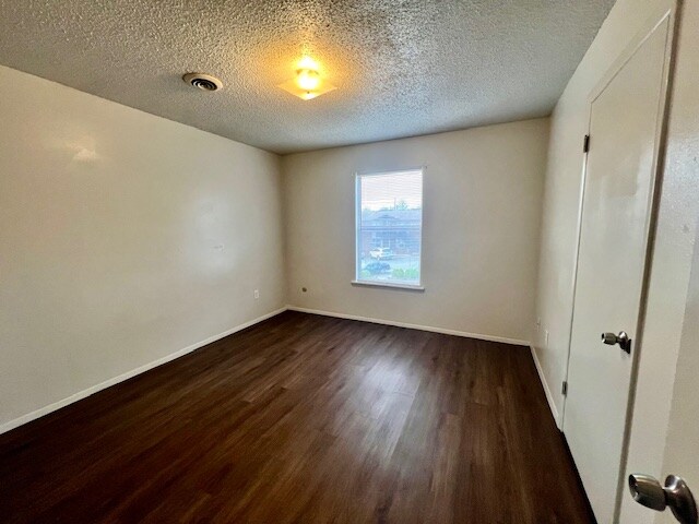 Building Photo - 920 N Leverett Ave