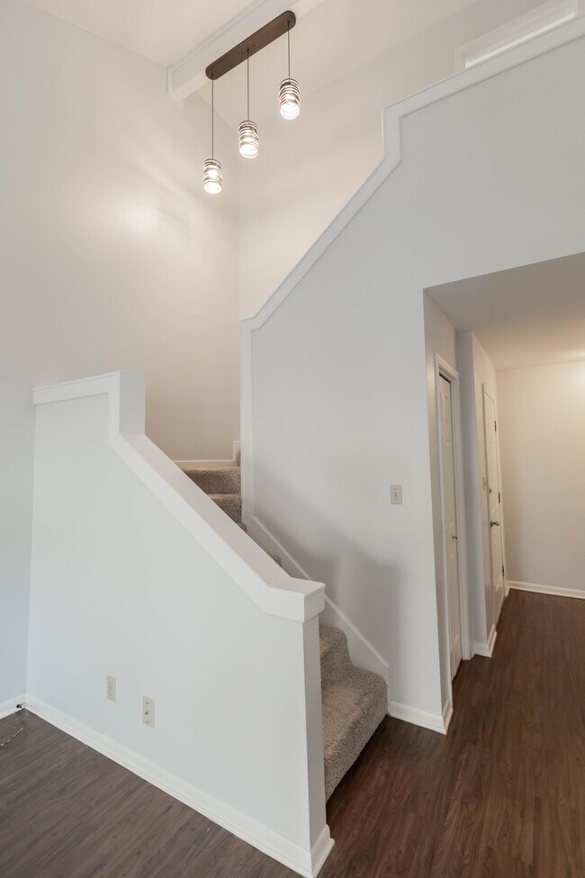 Building Photo - 105 Maplewood Dr