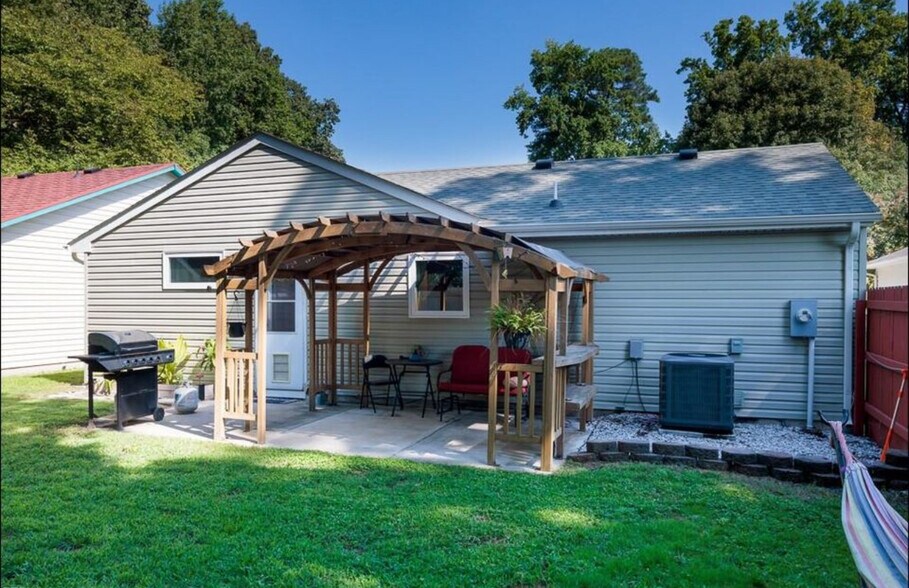 Building Photo - 1307 Eaglewood Dr
