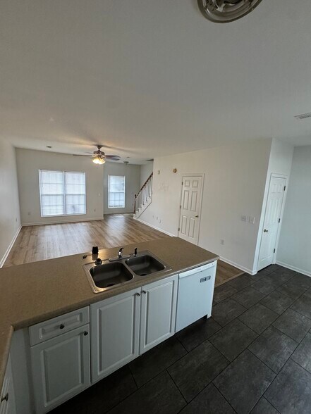 Building Photo - 14 Ridgestone Cir